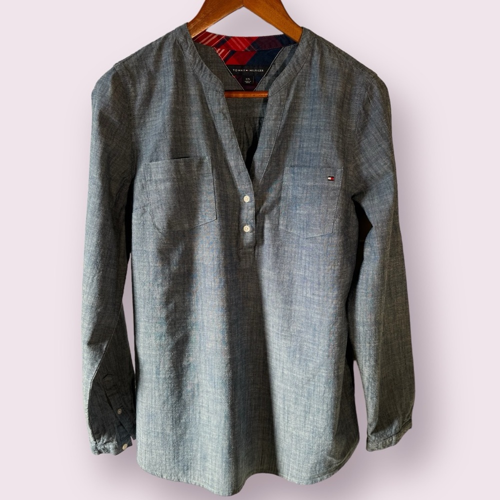 NWOT - Tommy Hilfiger Chambray Popover Top. Sz L